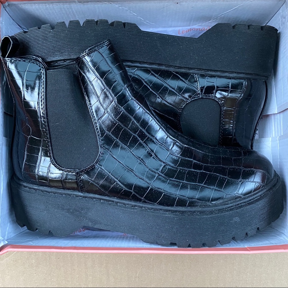 Platform Chelsea Boots (Platform DocMartens Vibe)